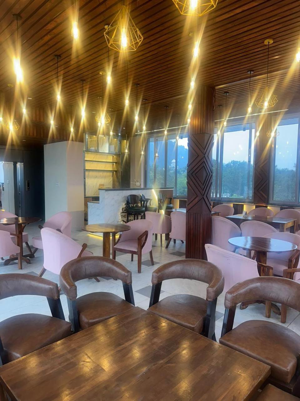 Отель The Grand View Baijnath Экстерьер фото